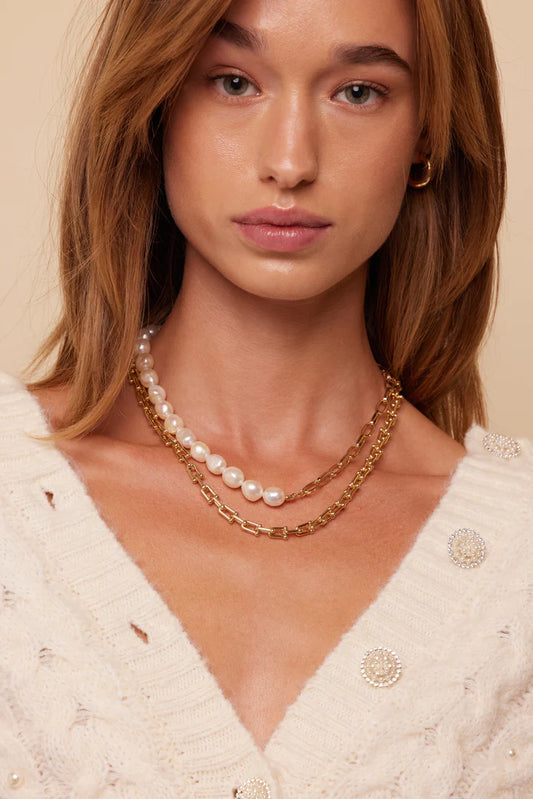 NatalieBJewelry-Hollis-Pearl-Gold-Necklace-Model