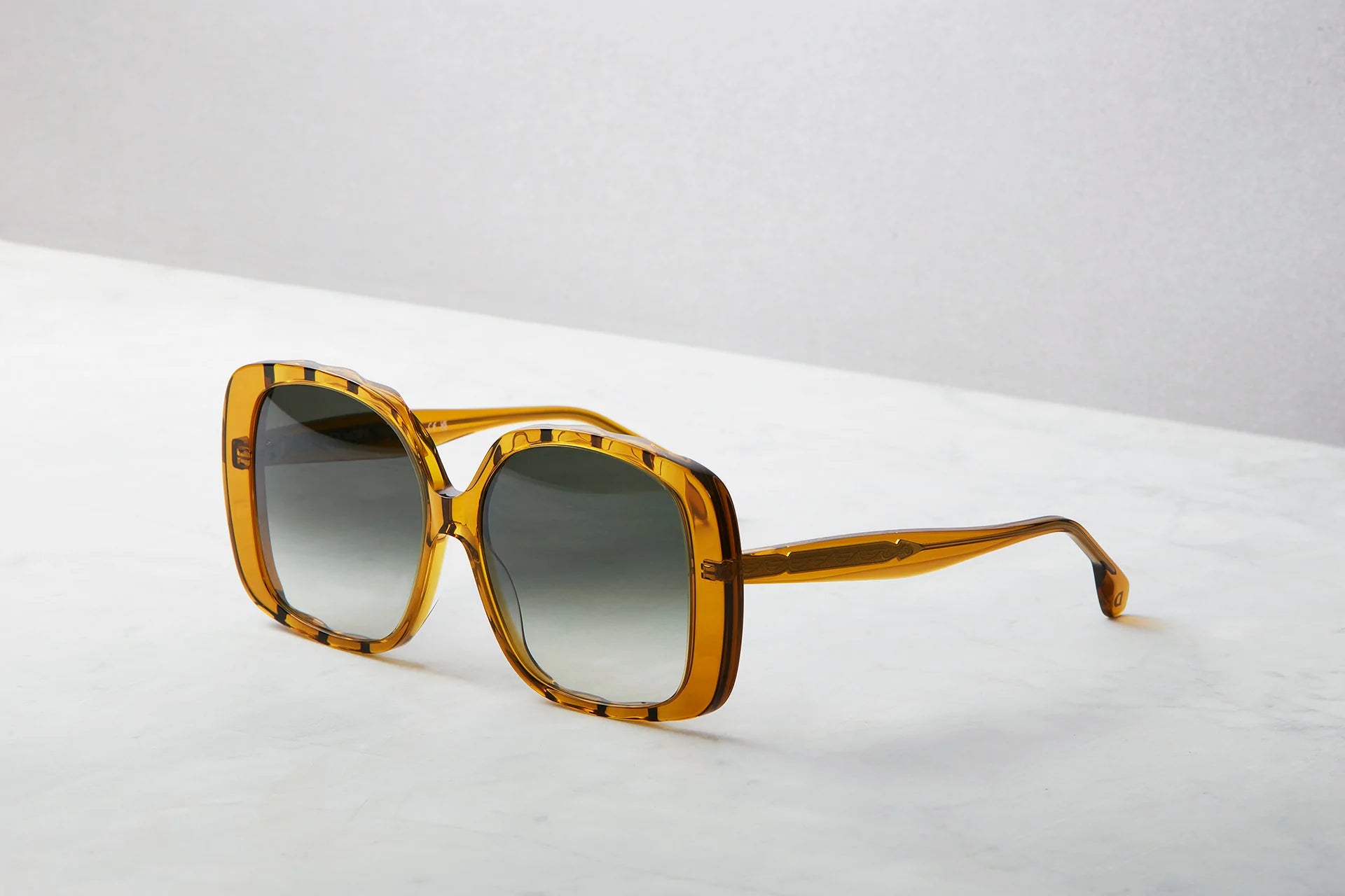 dick-moby-honolulu-orchre-yellow-sunglasses-side